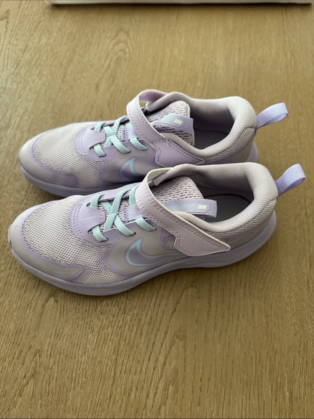 Nike Kids Lavender and Mint Hook-and-Loop Sneakers